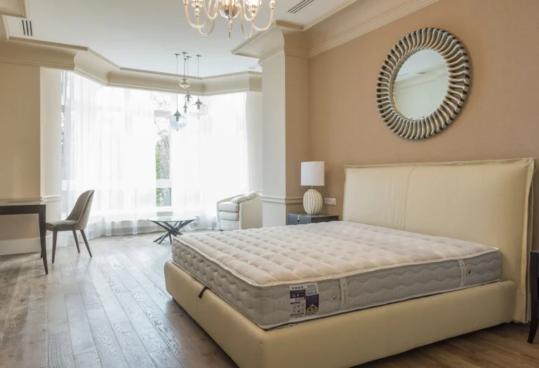 Chambre avec lit queen size 160x200 au soutien ferme