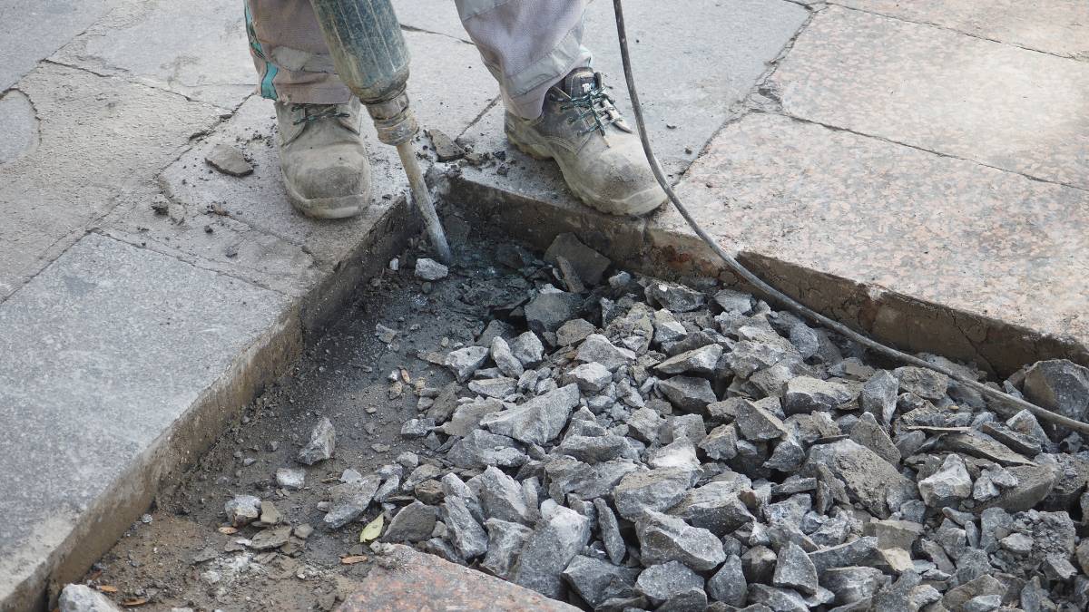Est-il possible de casser du béton avec un marteau-piqueur ?