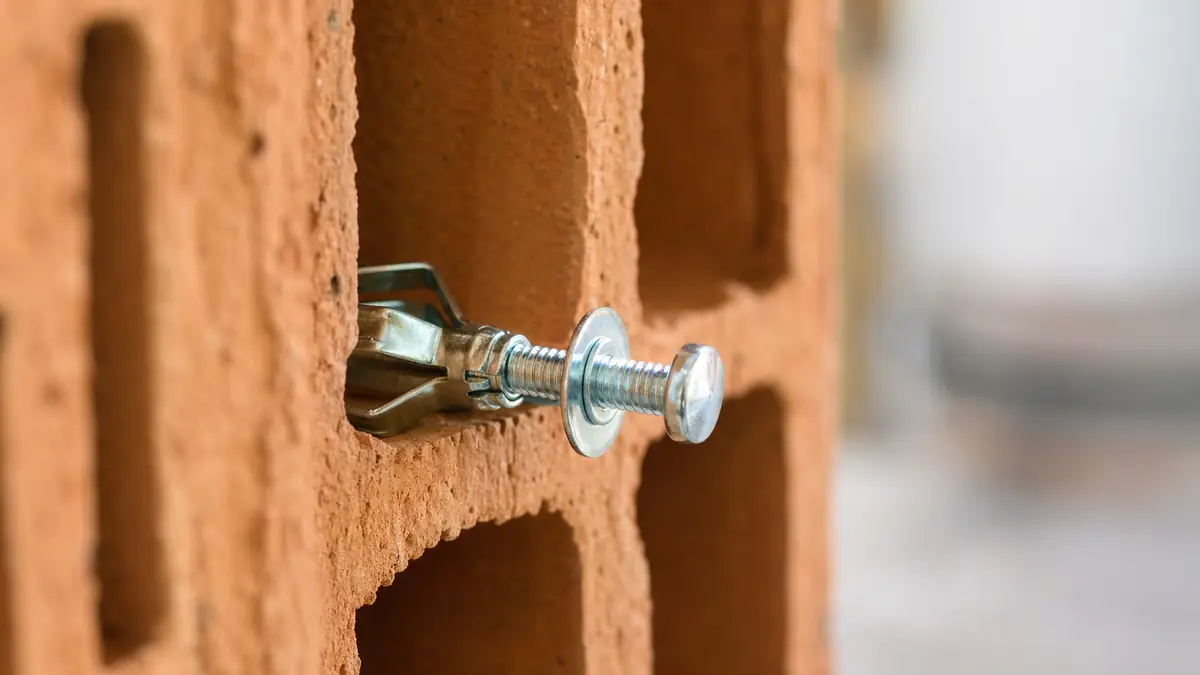 Bien utiliser des chevilles Molly dans la brique creuse