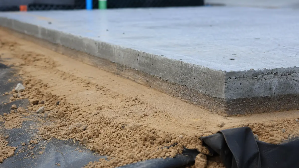 Dalle sur sable : Quels sont ses avantages et inconvénients ?